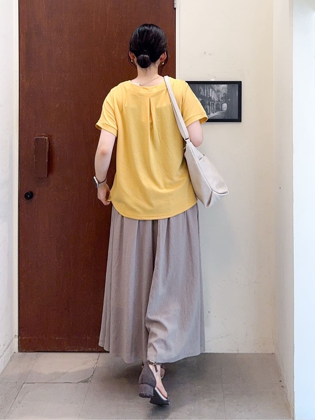 𝐇𝐢𝐫𝐨𝐦𝐢さんの「SHOO･LA･RUE｜【洗える/S-LL】インせず着られる さらっと大人上品 刺繍トップス」を使ったコーディネート
