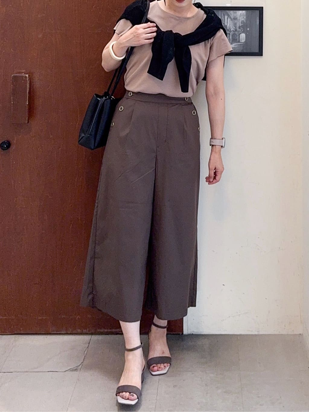 𝐇𝐢𝐫𝐨𝐦𝐢さんの「SHOO･LA･RUE｜キラッと光るラメとスパンコールが印象的 メッシュカーディガン」を使ったコーディネート