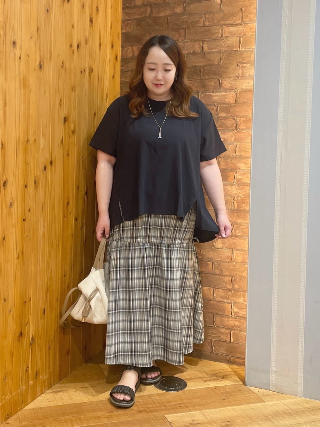 Risaさんの「SHOO･LA･RUE｜【S-LL/洗える/体型カバー/5分袖】涼しくきれいに決まる Aライントップス」を使ったコーディネート