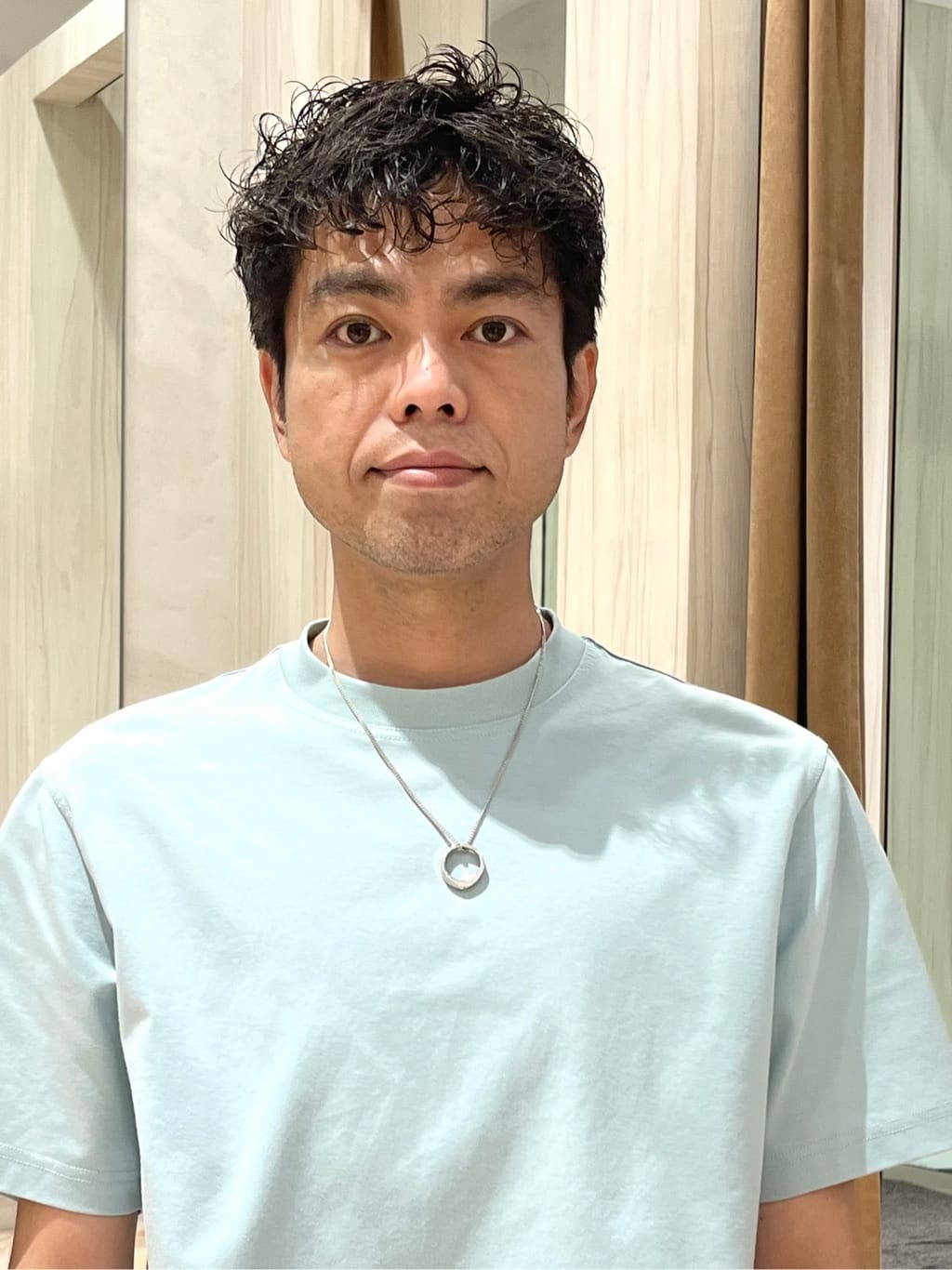 URAさんの「TAKEO KIKUCHI｜【抗菌防臭／5サイズ展開】ハイゲージポンチ Tシャツ」を使ったコーディネート