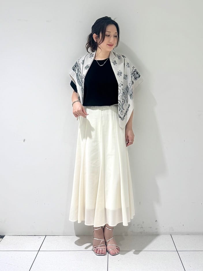 そんさんの「INDIVI｜リネン調ペーズリースカーフ」を使ったコーディネート