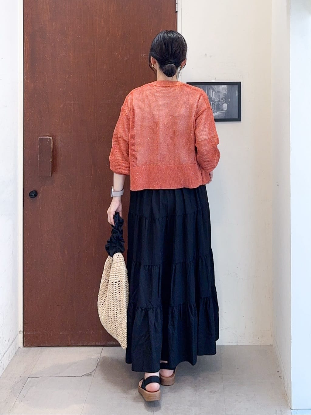 𝐇𝐢𝐫𝐨𝐦𝐢さんの「SHOO･LA･RUE｜キラッと光るラメとスパンコールが印象的 メッシュカーディガン」を使ったコーディネート