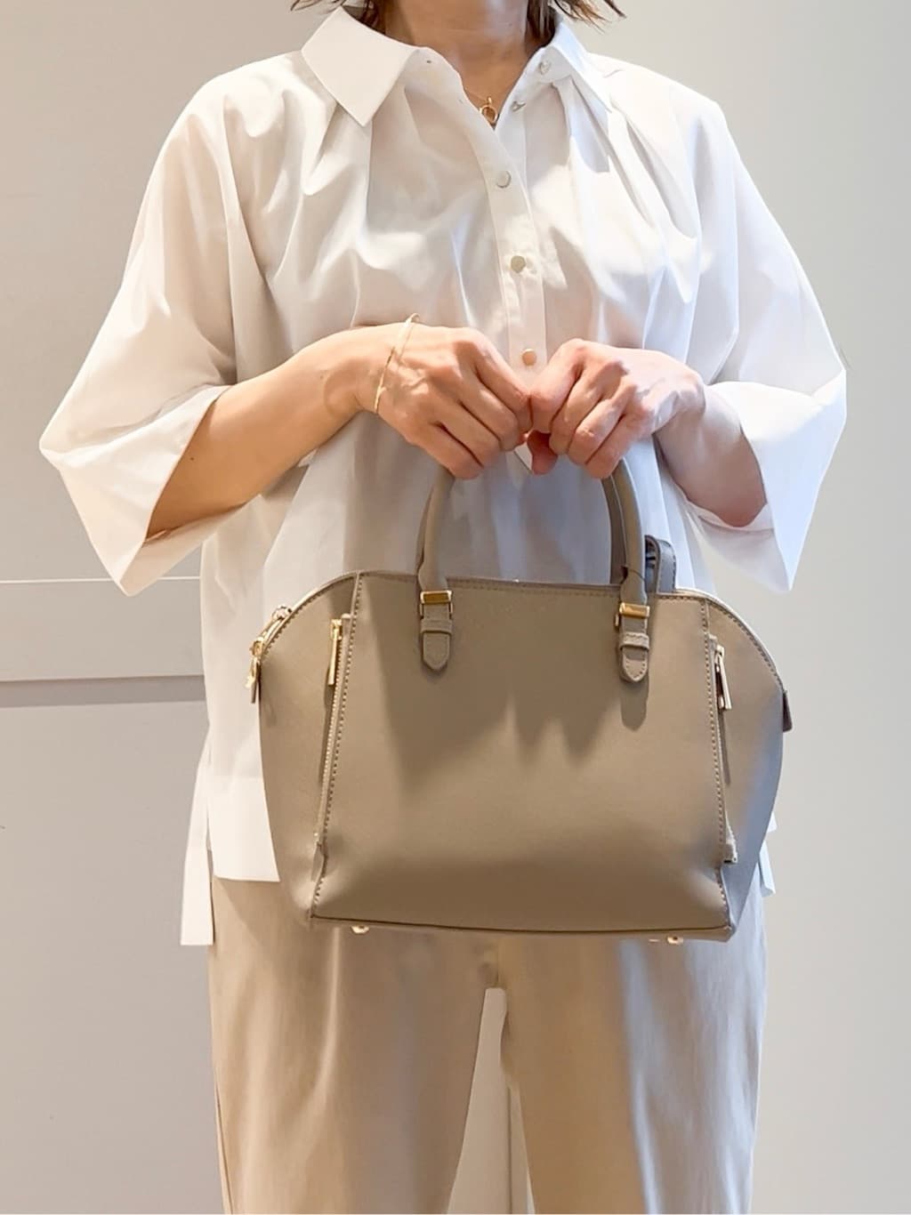 yamakoさんの「grove｜【冷感】サマーハイパーストレッチテーパードパンツ」を使ったコーディネート