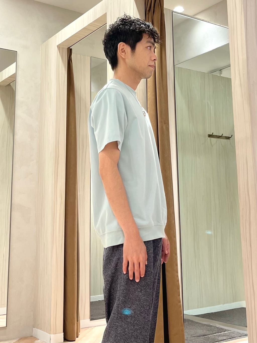 URAさんの「TAKEO KIKUCHI｜【抗菌防臭／5サイズ展開】ハイゲージポンチ Tシャツ」を使ったコーディネート