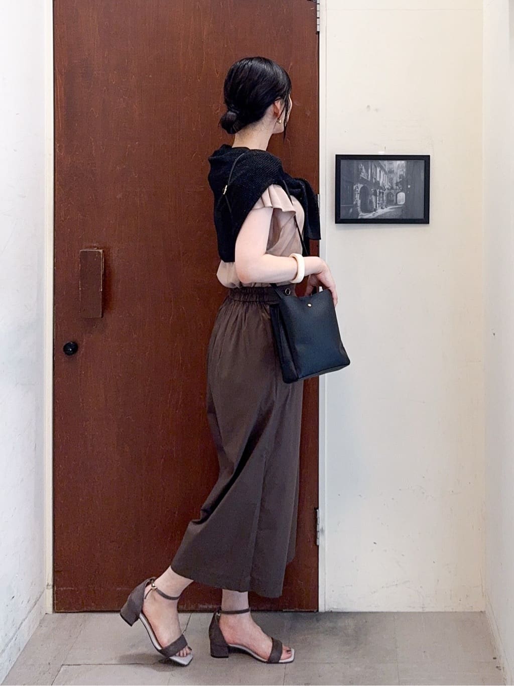 𝐇𝐢𝐫𝐨𝐦𝐢さんの「SHOO･LA･RUE｜キラッと光るラメとスパンコールが印象的 メッシュカーディガン」を使ったコーディネート