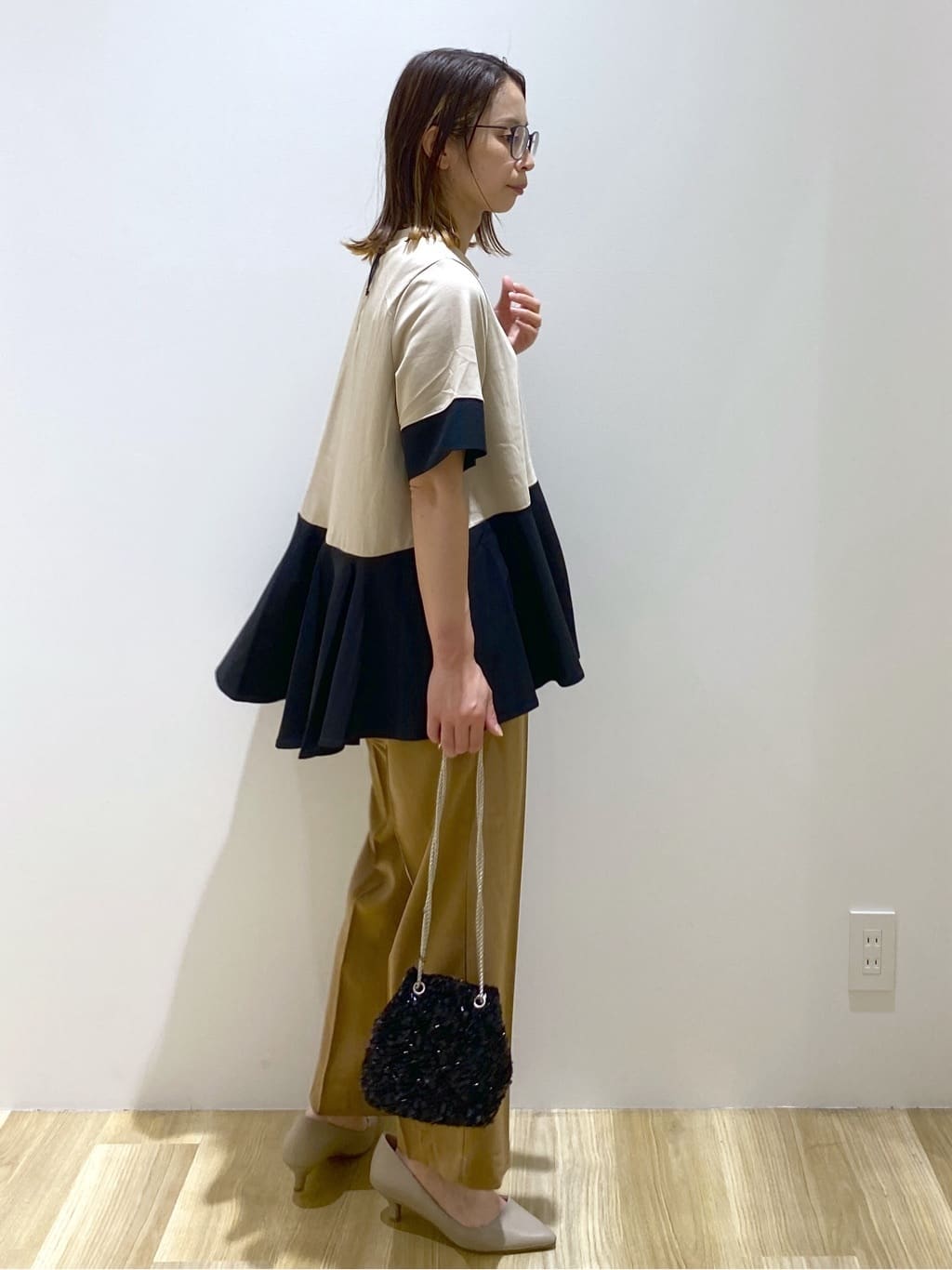 えりさんの「OPAQUE.CLIP｜配色フハクドッキングペプラムトップス【洗濯機洗い可／抗ピル】」を使ったコーディネート