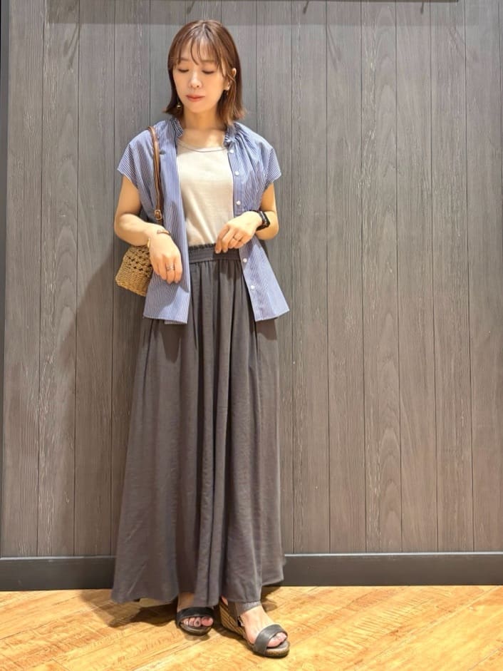 meiさんの「SHOO･LA･RUE｜【洗える/S-LL】プチフリル襟が女性らしい フレンチスリーブシャツ」を使ったコーディネート