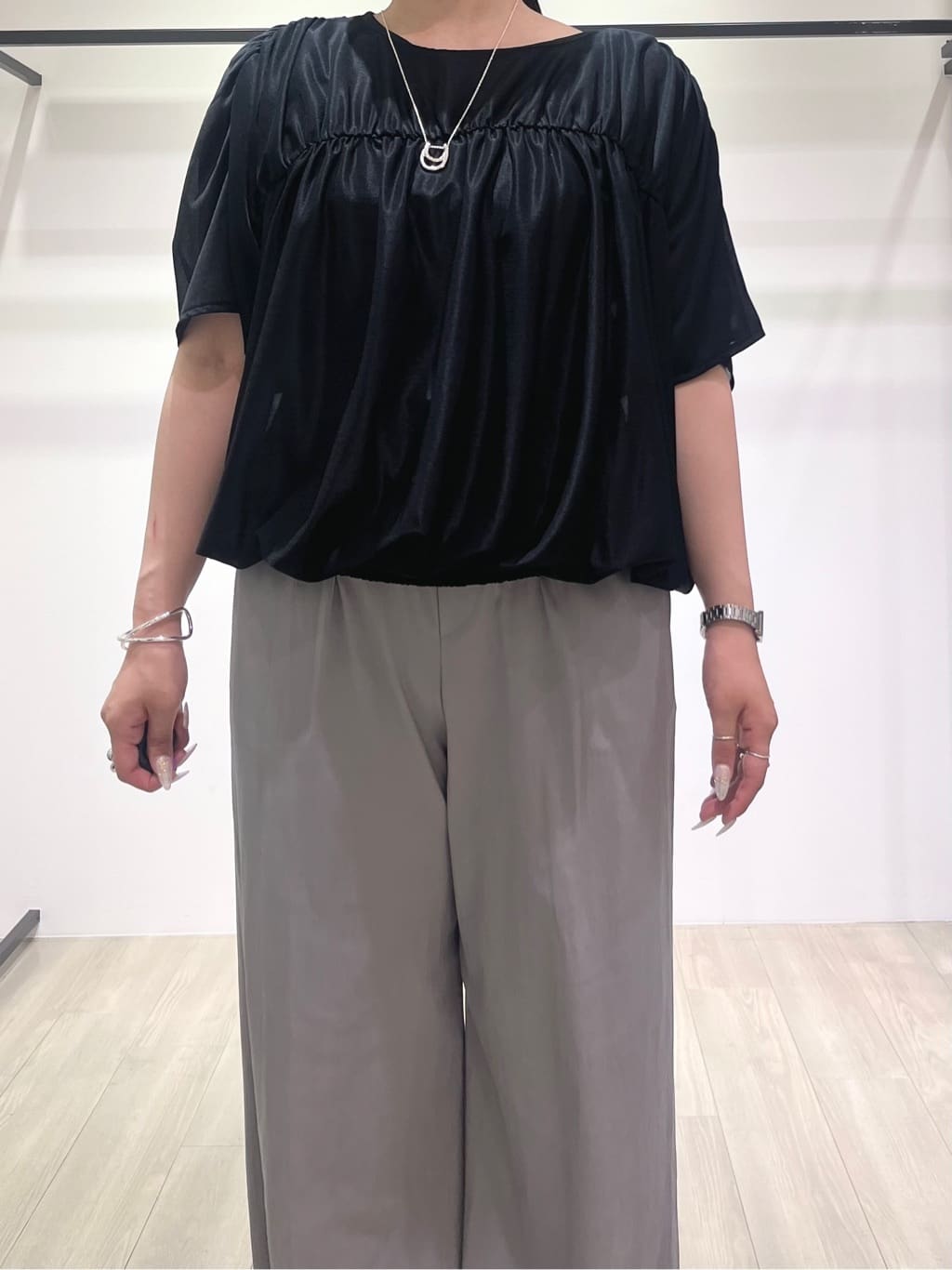 hasuさんの「INDIVI｜【洗える／体型カバー】シャーリングシアートップス」を使ったコーディネート