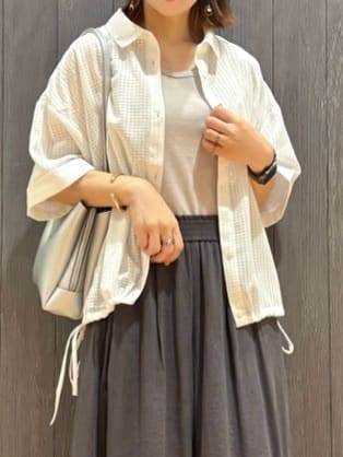 meiさんの「SHOO･LA･RUE｜シルエット変化を楽しめる シアーチェックドロストシャツ」を使ったコーディネート