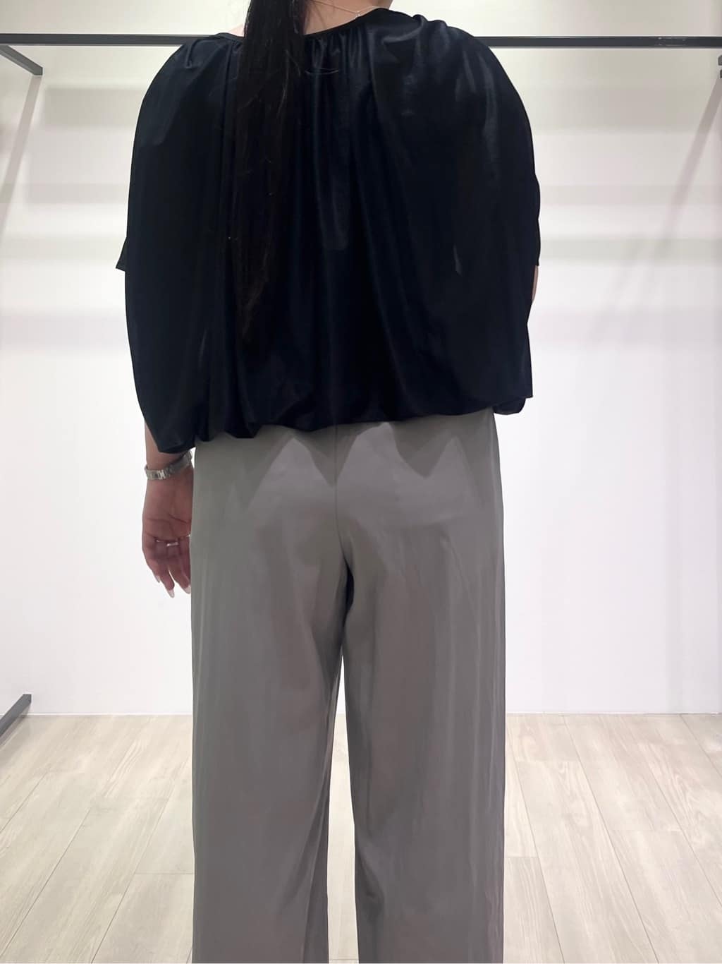 hasuさんの「INDIVI｜【洗える／体型カバー】シャーリングシアートップス」を使ったコーディネート