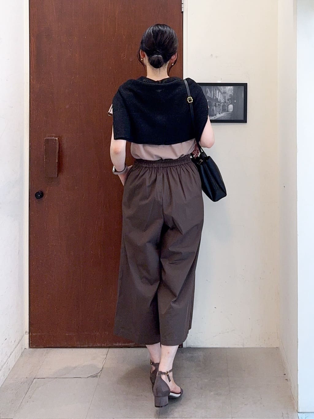 𝐇𝐢𝐫𝐨𝐦𝐢さんの「SHOO･LA･RUE｜キラッと光るラメとスパンコールが印象的 メッシュカーディガン」を使ったコーディネート