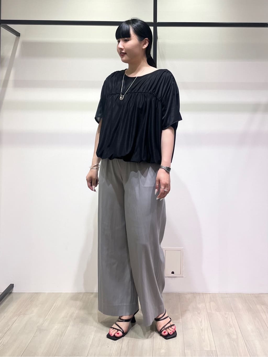 hasuさんの「INDIVI｜【洗える／体型カバー】シャーリングシアートップス」を使ったコーディネート