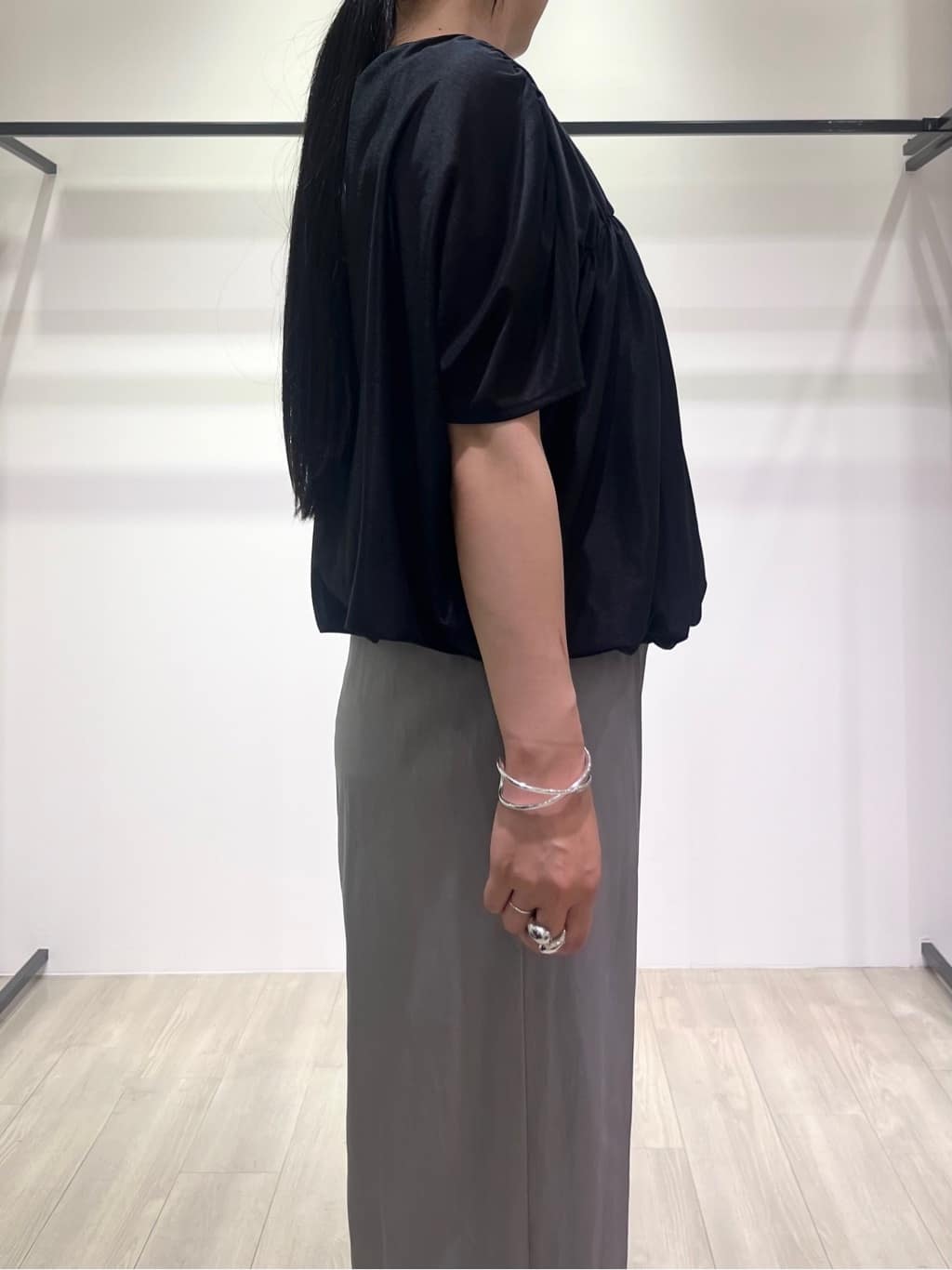 hasuさんの「INDIVI｜【洗える／体型カバー】シャーリングシアートップス」を使ったコーディネート
