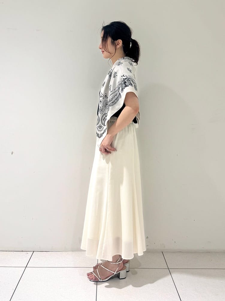 そんさんの「INDIVI｜リネン調ペーズリースカーフ」を使ったコーディネート