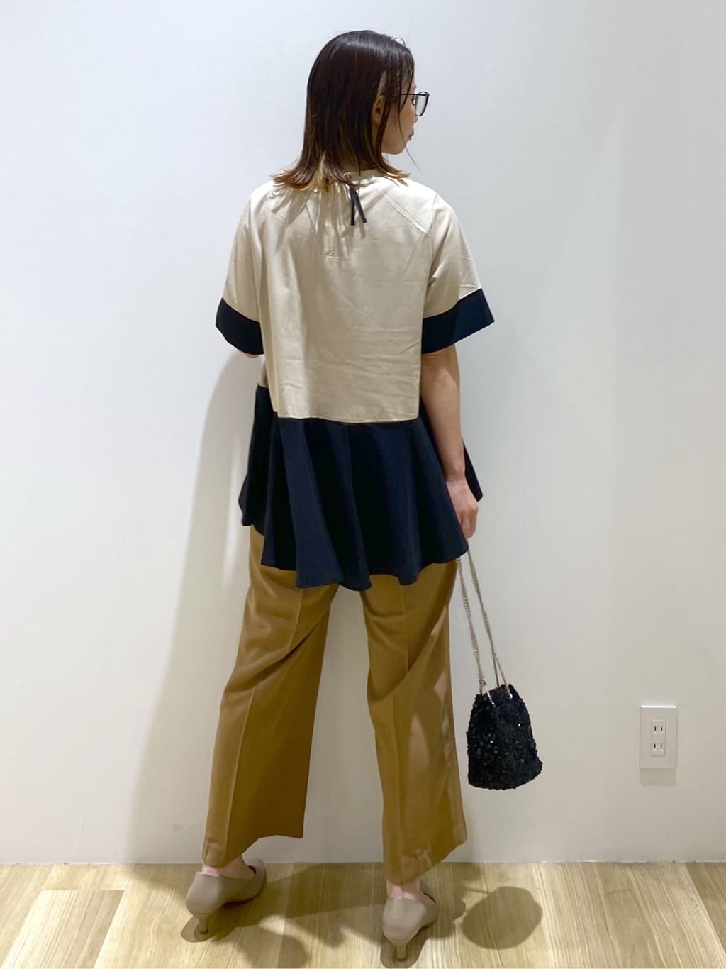 えりさんの「OPAQUE.CLIP｜配色フハクドッキングペプラムトップス【洗濯機洗い可／抗ピル】」を使ったコーディネート
