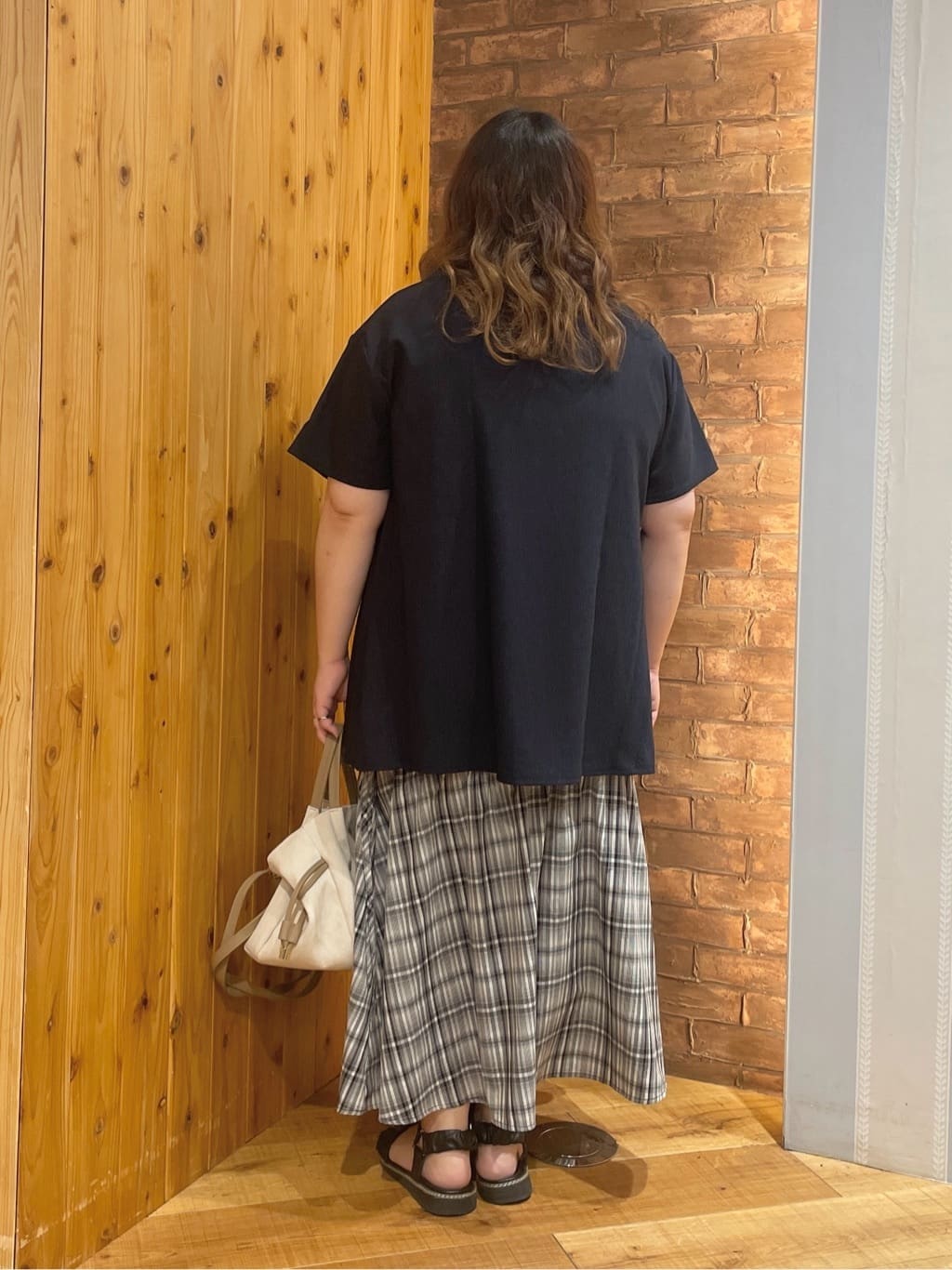 Risaさんの「SHOO･LA･RUE｜【S-LL/洗える/体型カバー/5分袖】涼しくきれいに決まる Aライントップス」を使ったコーディネート