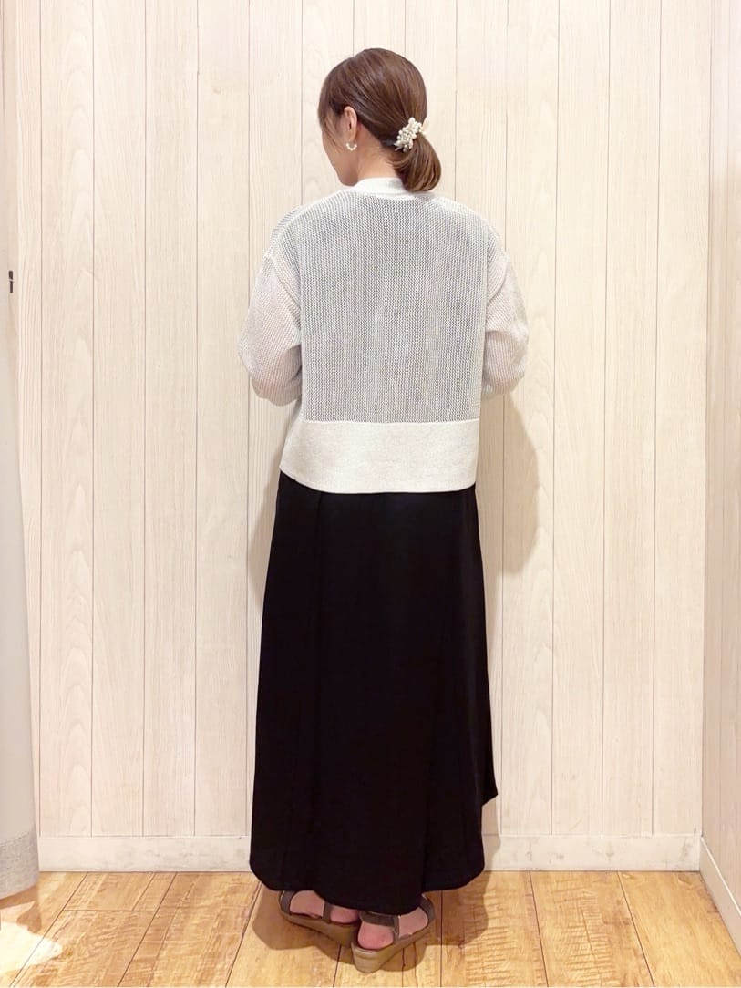 あいこさんの「SHOO･LA･RUE｜【S-LL/ひんやり】切替ラインですっきりと 1枚で着られるロングワンピース」を使ったコーディネート