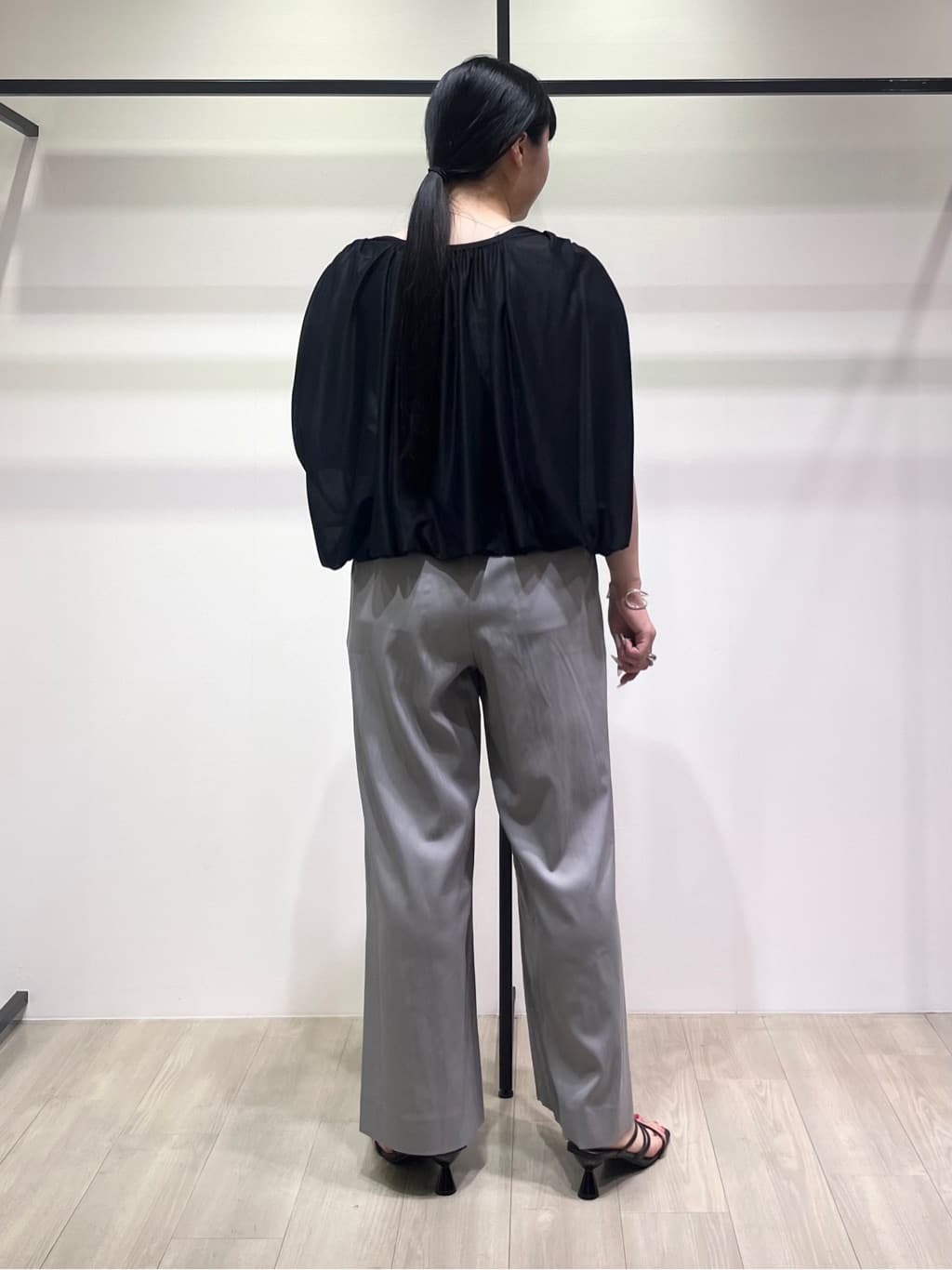 hasuさんの「INDIVI｜【洗える／体型カバー】シャーリングシアートップス」を使ったコーディネート