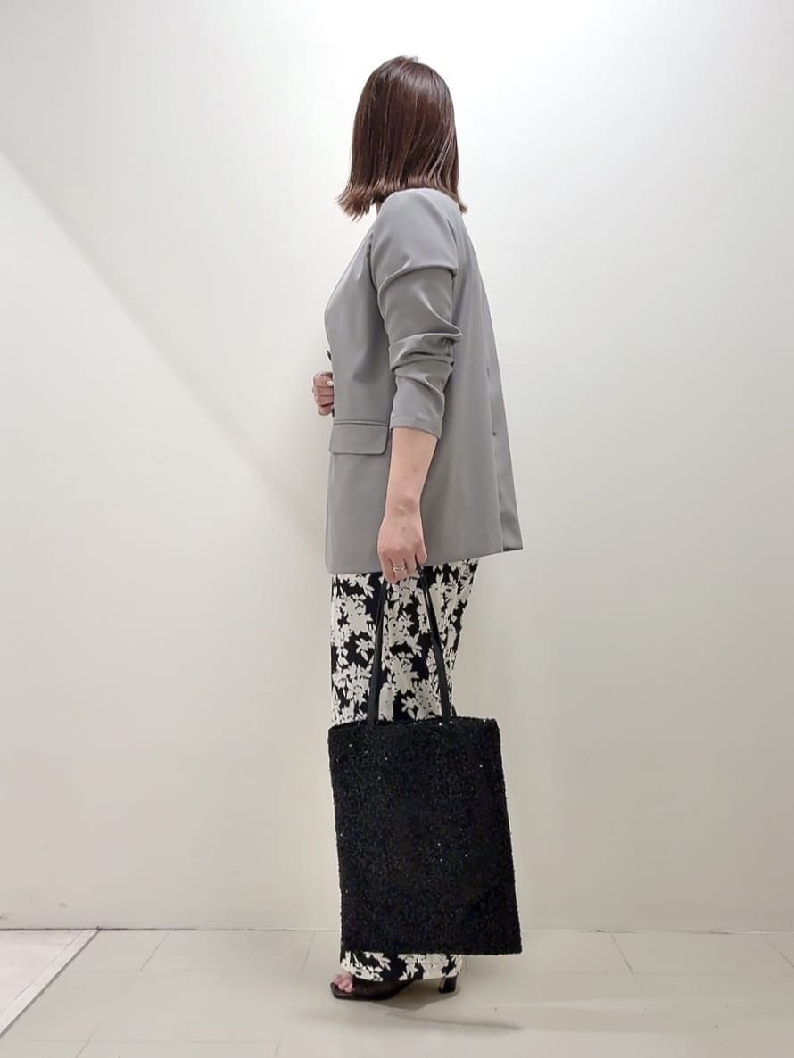 YUIさんの「UNTITLED｜【ウエストゴム/ワイド/柄】モノトーンフラワーパンツ」を使ったコーディネート