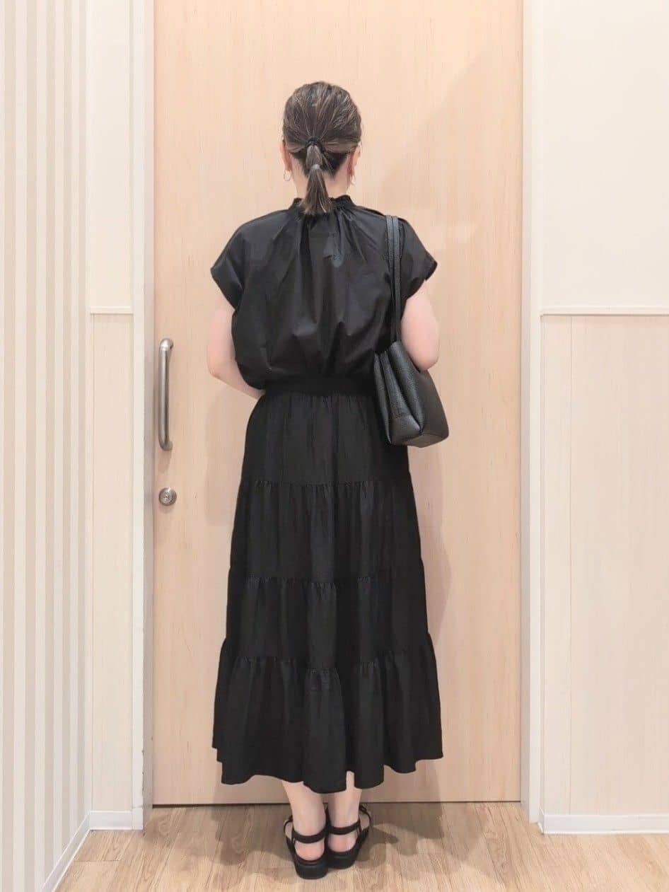 あさんの「SHOO･LA･RUE｜【洗える/S-LL】プチフリル襟が女性らしい フレンチスリーブシャツ」を使ったコーディネート
