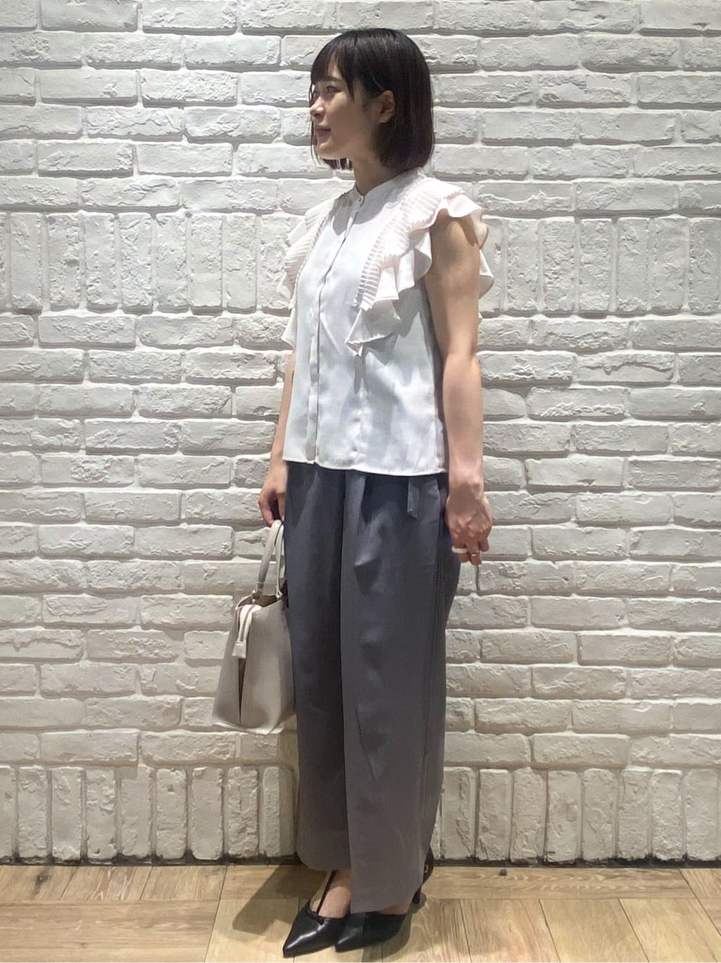 kimiさんの「index｜ラップストレートパンツ【接触冷感／抗ピル／洗濯機洗い可／イージーアイロン】」を使ったコーディネート