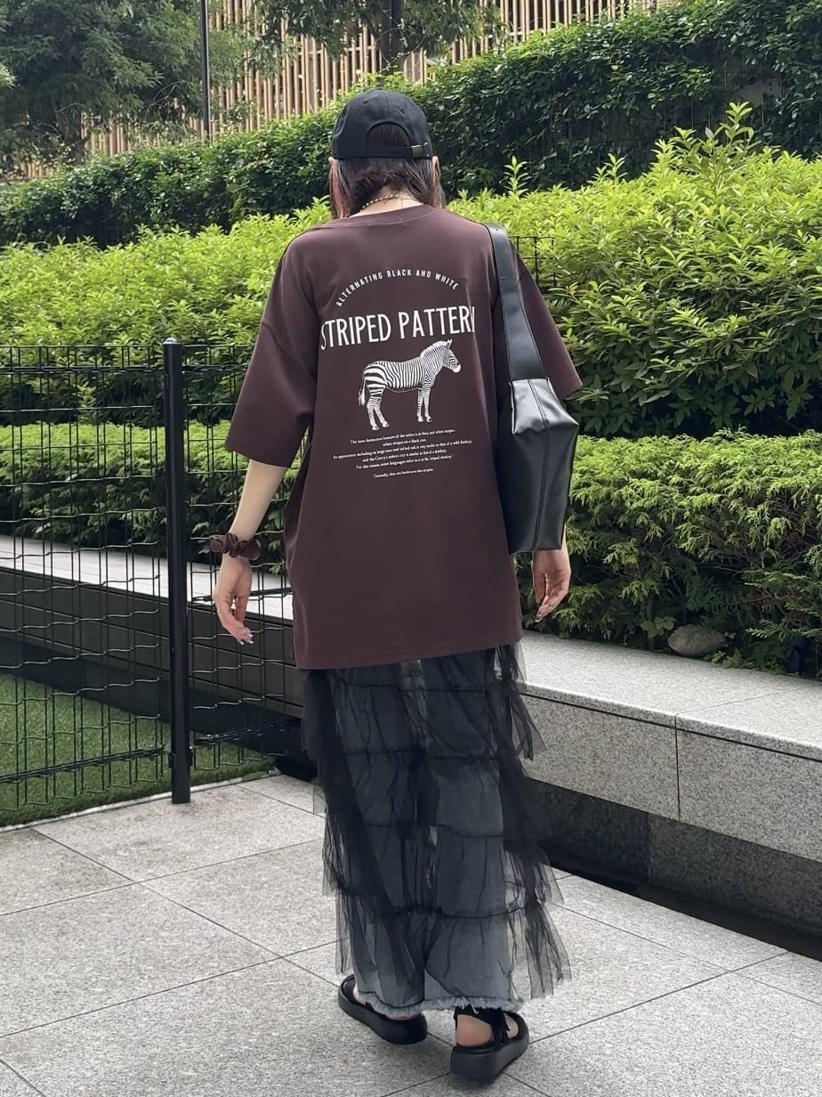 𝐜𝐡𝐢𝐤𝐚さんの「SHOO･LA･RUE｜【ひんやり/汗ジミ軽減/UVカット】プリントアソート BIG Tシャツ」を使ったコーディネート