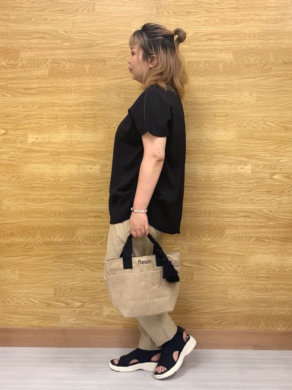 ぁむさんの「SHOO･LA･RUE｜【S-LL/ひんやり/洗濯後しわになりにくい】インせず決まる はしごレースドルマンブラウス」を使ったコーディネート