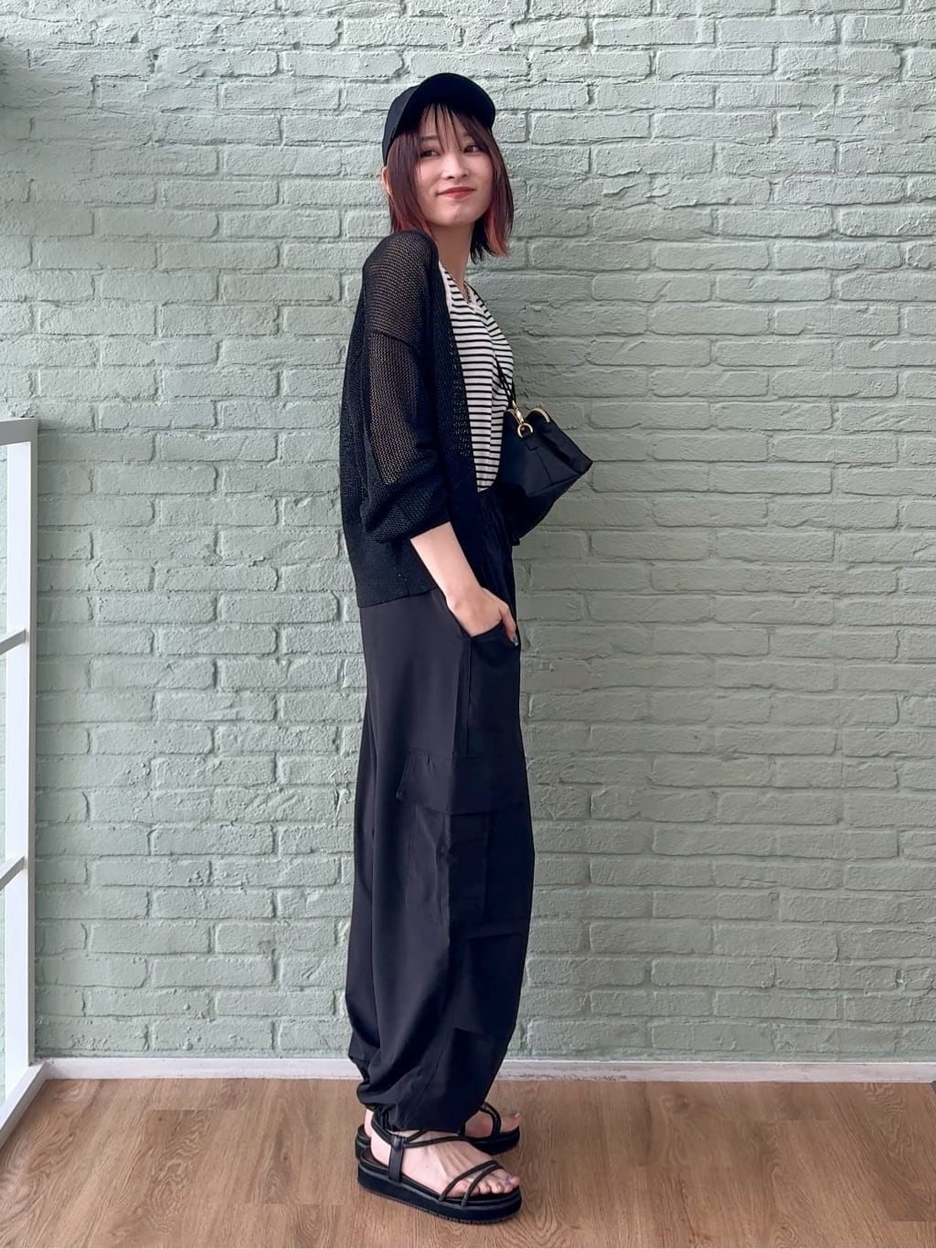 𝐜𝐡𝐢𝐤𝐚さんの「SHOO･LA･RUE｜キラッと光るラメとスパンコールが印象的 メッシュカーディガン」を使ったコーディネート