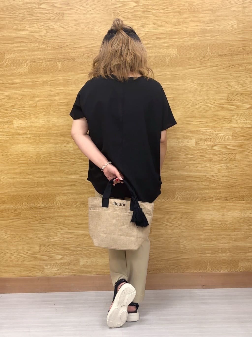 ぁむさんの「SHOO･LA･RUE｜【S-LL/ひんやり/洗濯後しわになりにくい】インせず決まる はしごレースドルマンブラウス」を使ったコーディネート