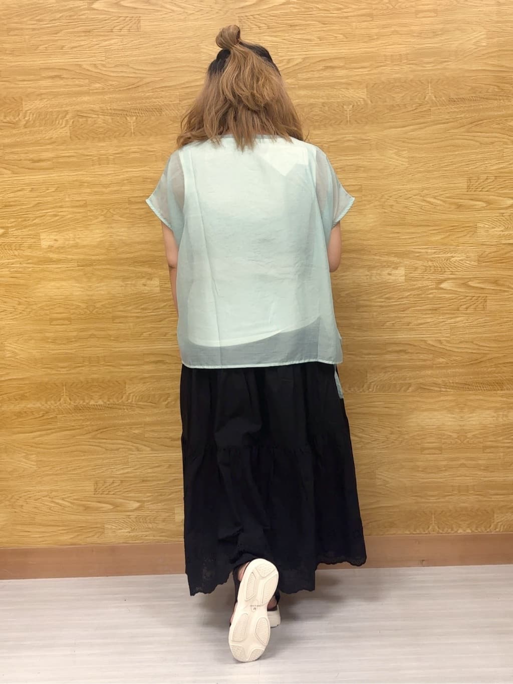ぁむさんの「SHOO･LA･RUE｜【洗える/S-LL】上品なシアー感 レイヤード風トップス」を使ったコーディネート
