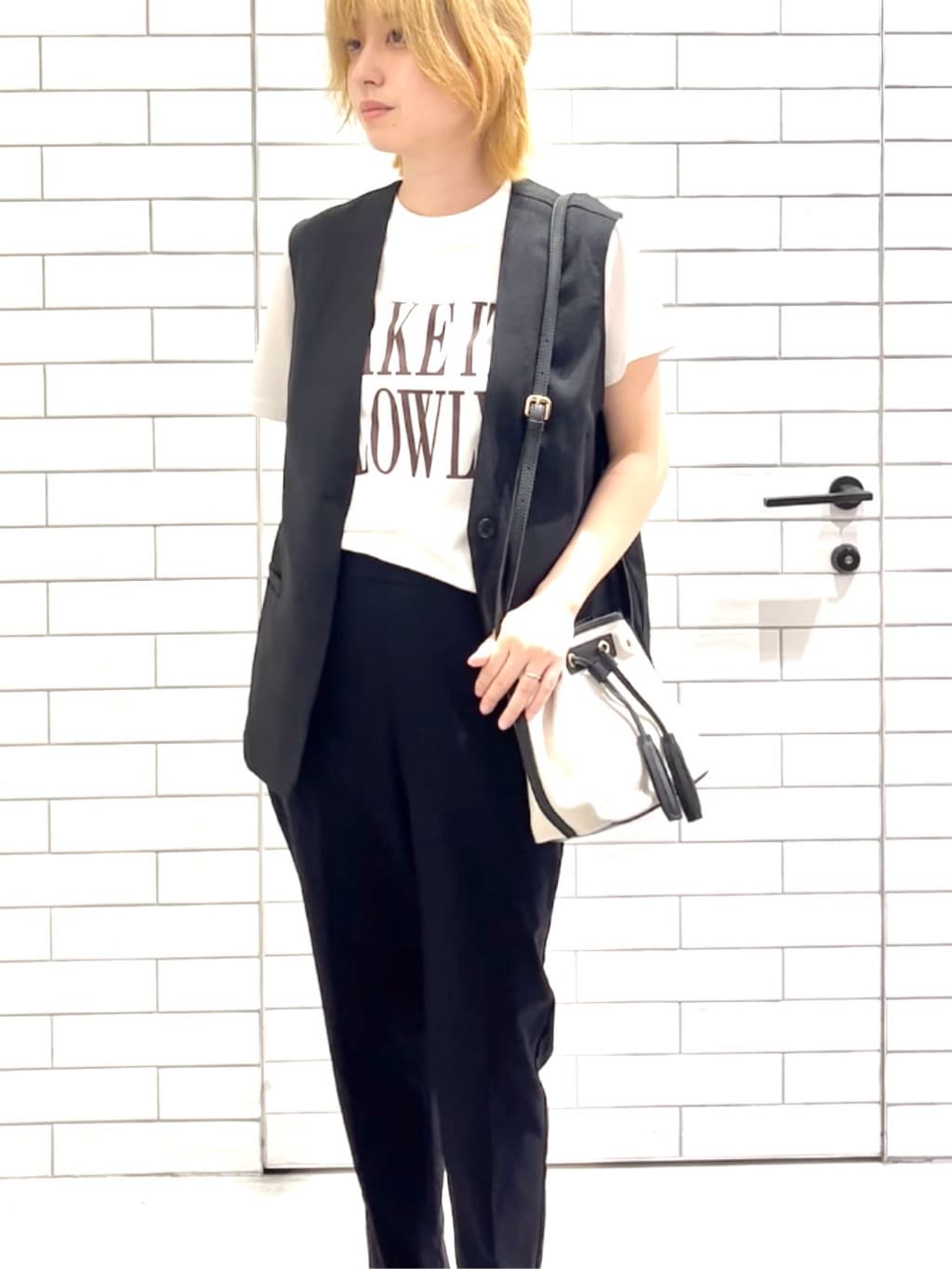 しおりさんの「OPAQUE.CLIP｜ロゴプリントTシャツ【洗濯機洗い可】」を使ったコーディネート