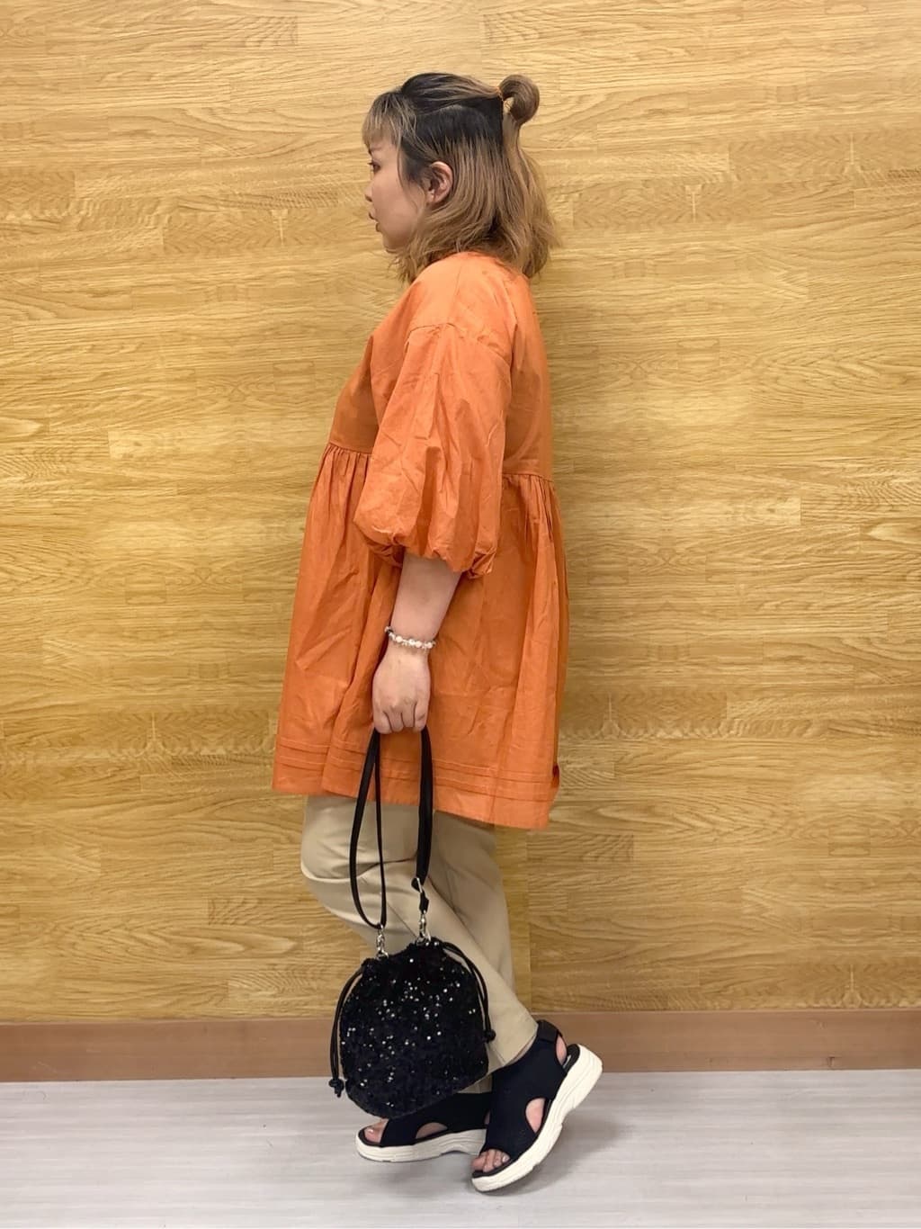 ぁむさんの「SHOO･LA･RUE｜【S-LL】一枚で着映え バルーンスリーブブラウス」を使ったコーディネート