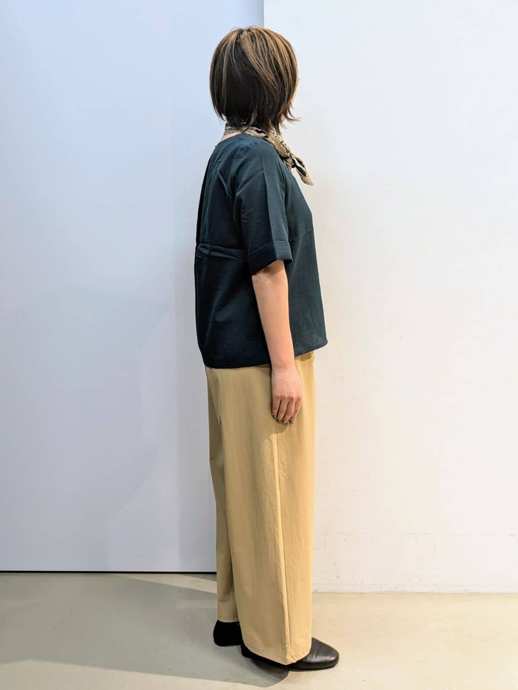 kotoさんの「THE SHOP TK｜麻調メッシュブラウス【二の腕カバー/洗える】」を使ったコーディネート