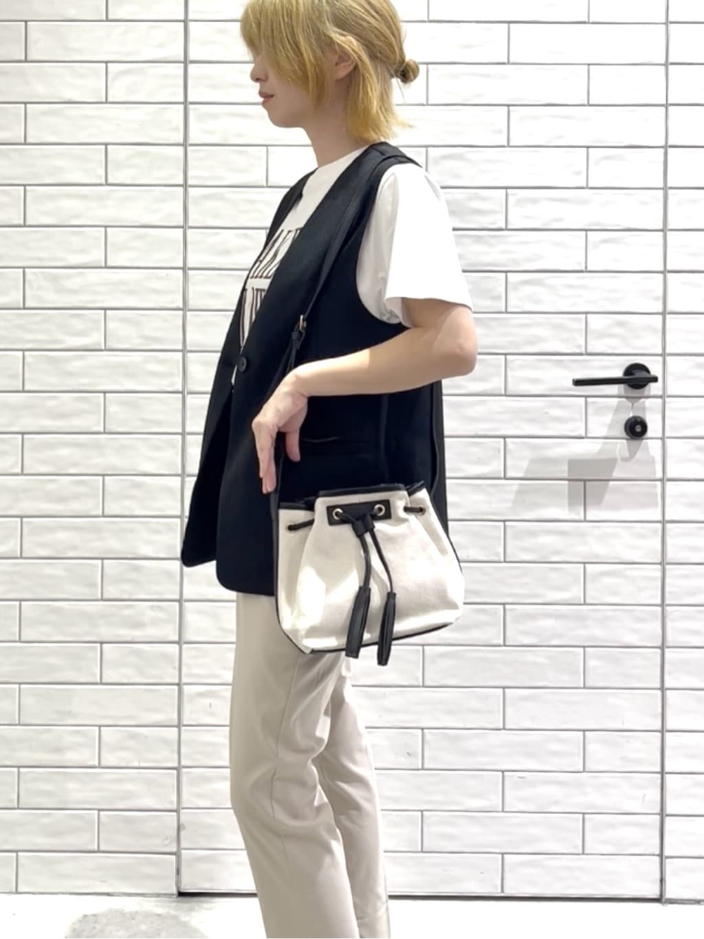 しおりさんの「OPAQUE.CLIP｜ロゴプリントTシャツ【洗濯機洗い可】」を使ったコーディネート