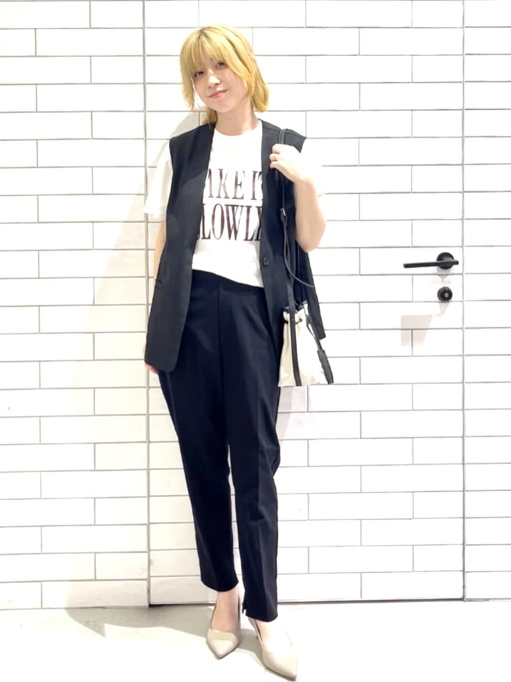 しおりさんの「OPAQUE.CLIP｜ロゴプリントTシャツ【洗濯機洗い可】」を使ったコーディネート
