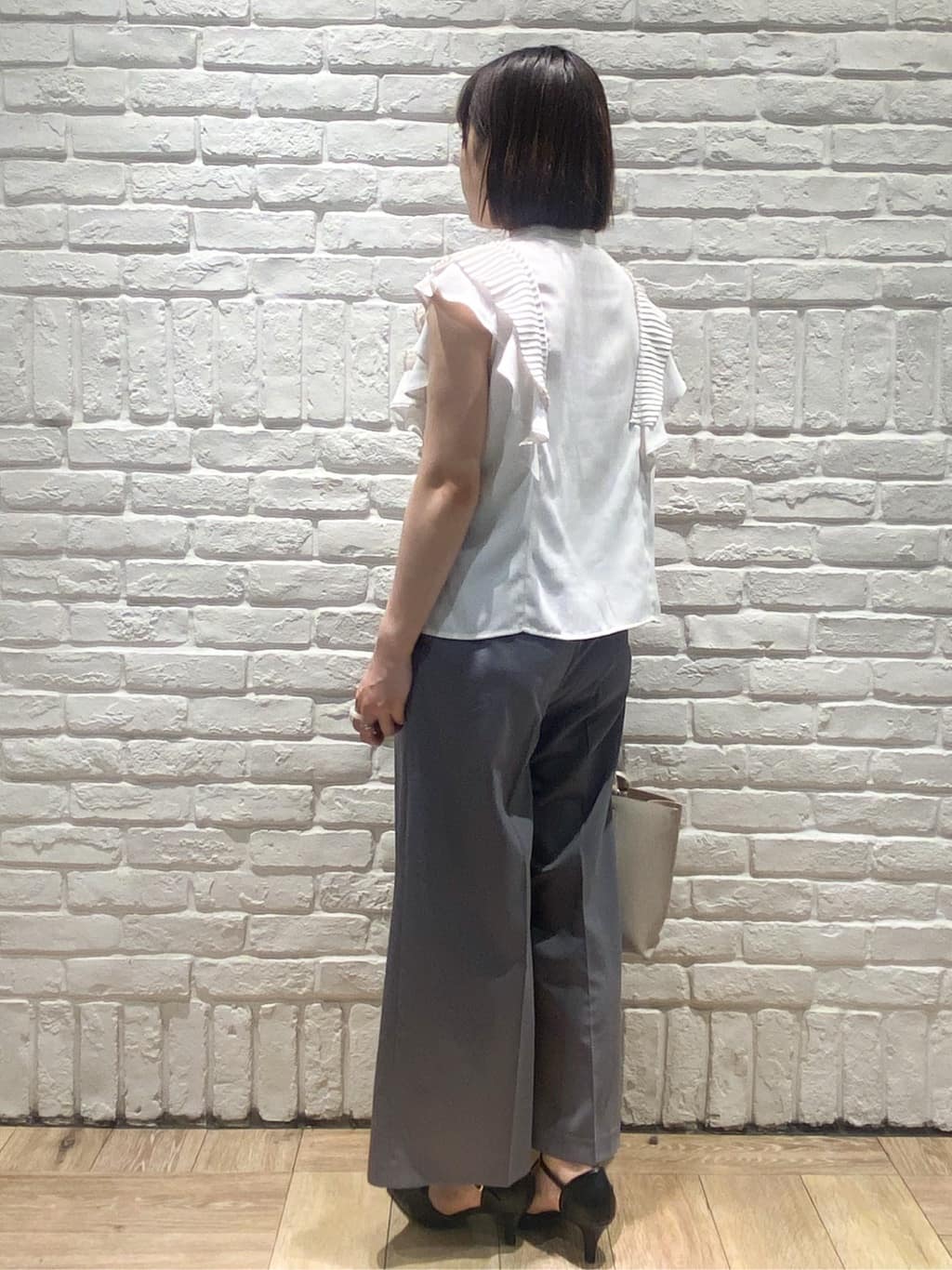 kimiさんの「index｜ラップストレートパンツ【接触冷感／抗ピル／洗濯機洗い可／イージーアイロン】」を使ったコーディネート