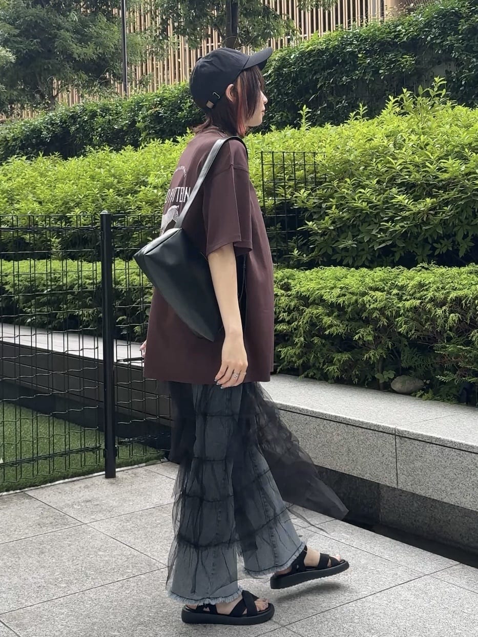 𝐜𝐡𝐢𝐤𝐚さんの「SHOO･LA･RUE｜【ひんやり/汗ジミ軽減/UVカット】プリントアソート BIG Tシャツ」を使ったコーディネート