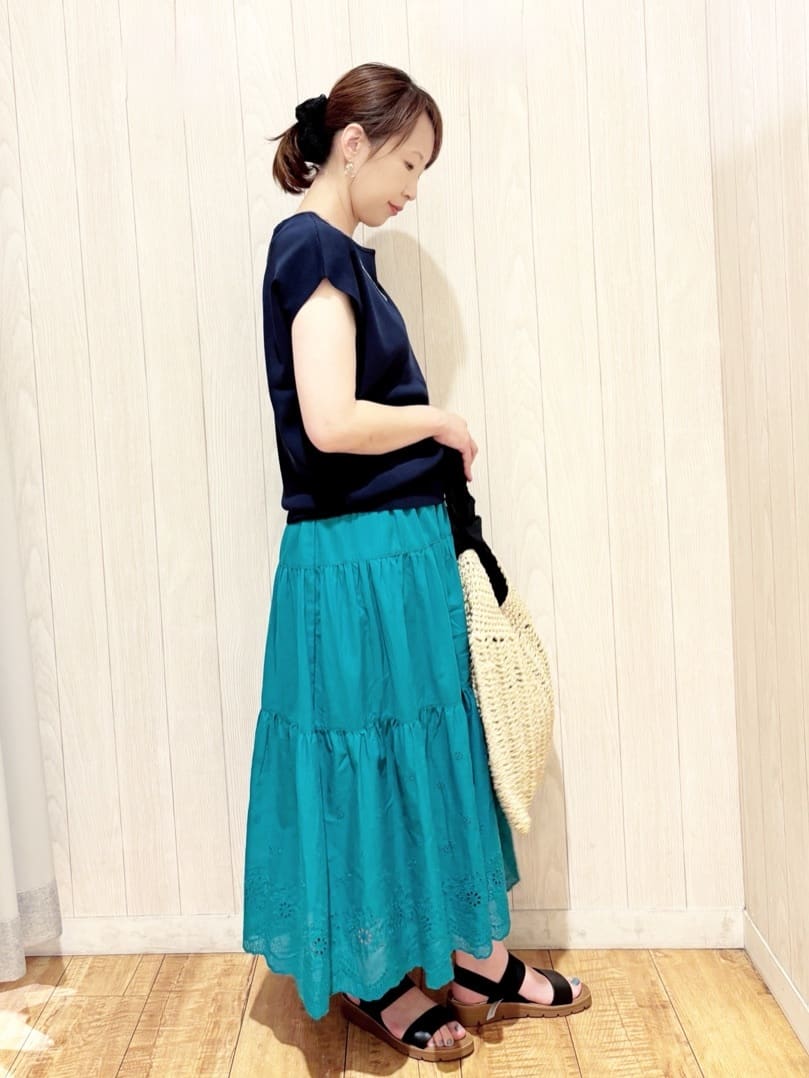 あいこさんの「SHOO･LA･RUE｜【洗える/S-LL/ひんやり】さらりと好印象　総針フレンチスリーブニット」を使ったコーディネート