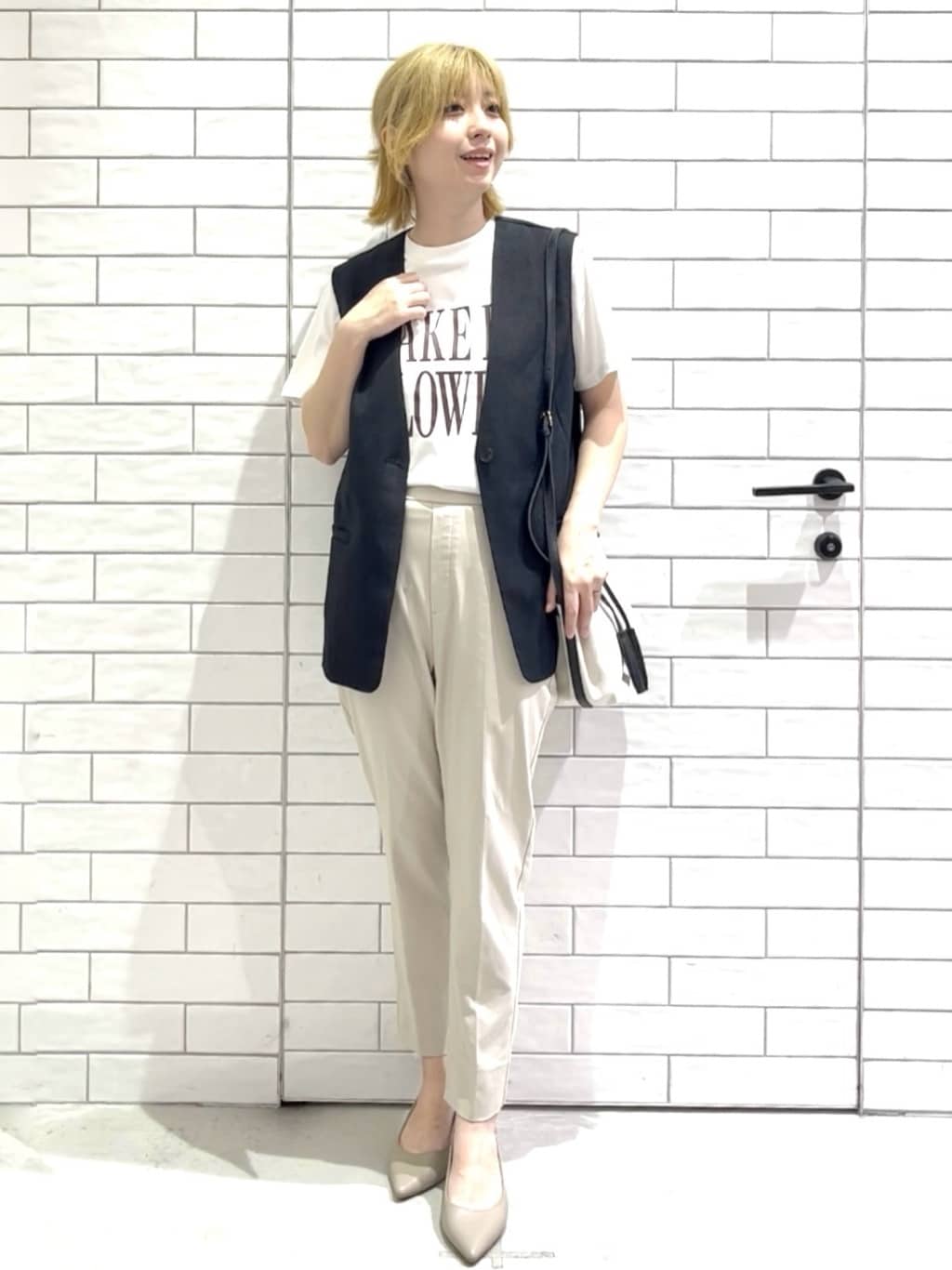 しおりさんの「OPAQUE.CLIP｜ロゴプリントTシャツ【洗濯機洗い可】」を使ったコーディネート