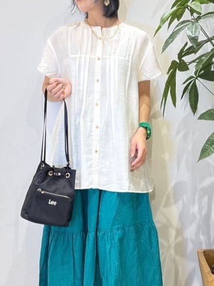 misakiさんの「SHOO･LA･RUE｜【S-LL/ひんやり】インせず決まる タックプリーツシャツ」を使ったコーディネート
