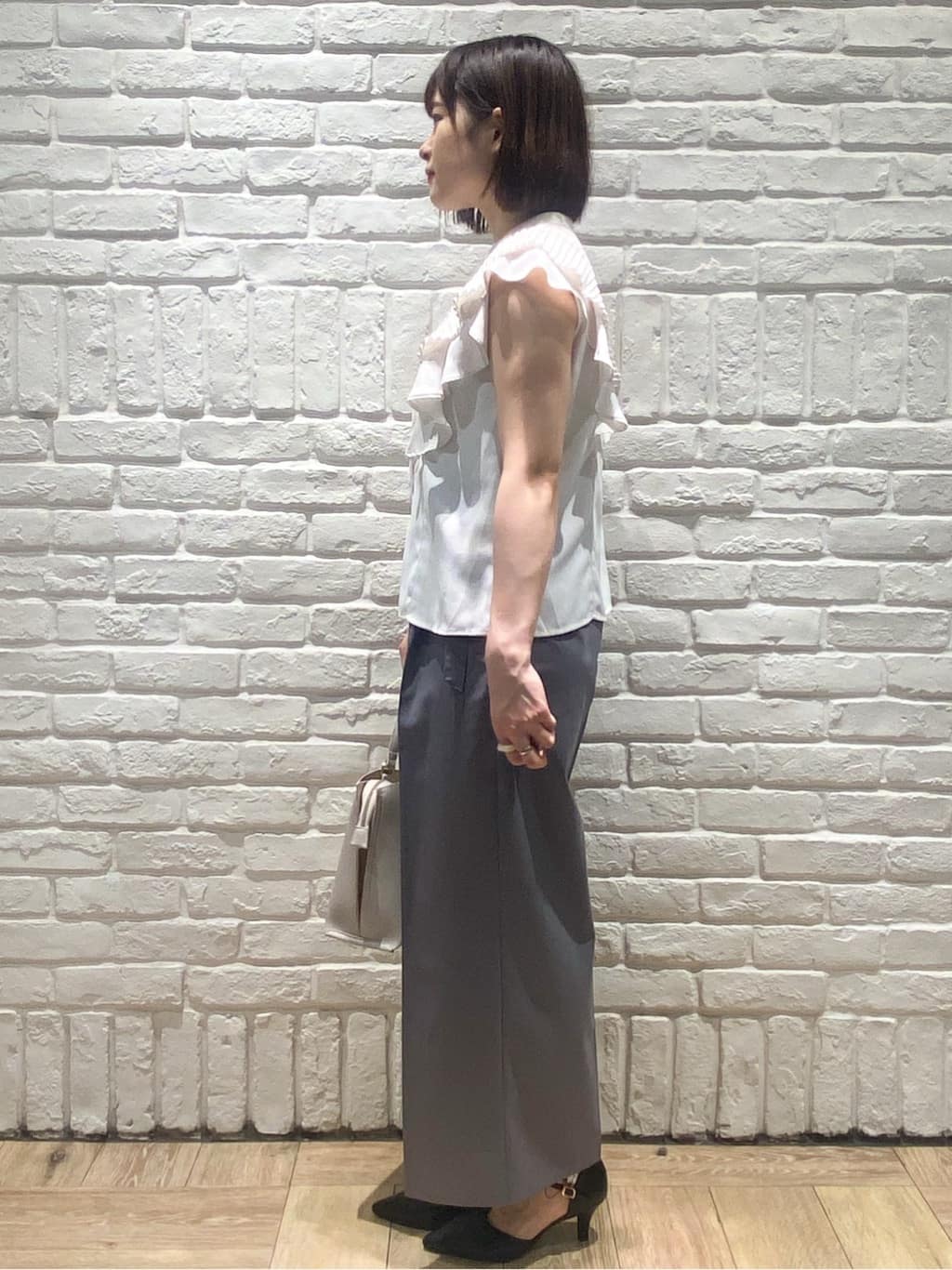 kimiさんの「index｜ラップストレートパンツ【接触冷感／抗ピル／洗濯機洗い可／イージーアイロン】」を使ったコーディネート