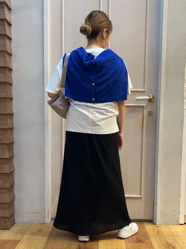 mさんの「SHOO･LA･RUE｜ニュアンスデザインがこなれ見え 刺繍デザイン シアーカーディガン」を使ったコーディネート