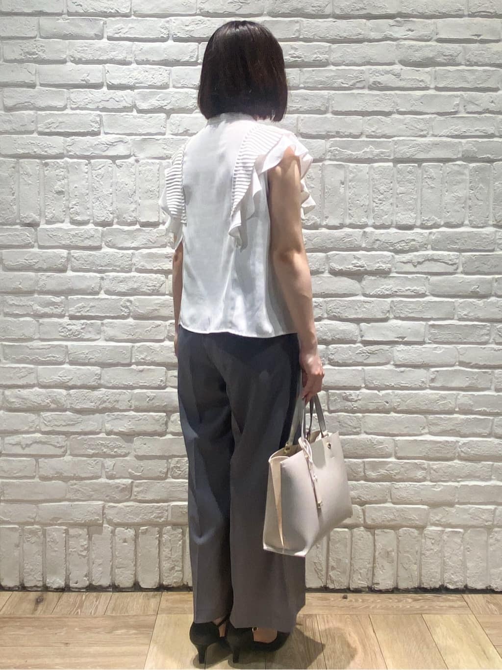 kimiさんの「index｜ラップストレートパンツ【接触冷感／抗ピル／洗濯機洗い可／イージーアイロン】」を使ったコーディネート