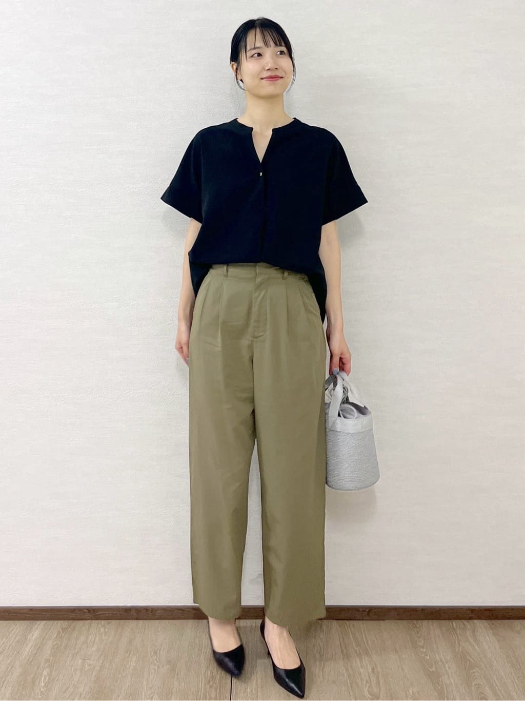 sachikoさんの「OPAQUE.CLIP｜《5色展開／SS-LLサイズ》スキッパー金ボタンブラウス／セットアップ対応【防シワ／ストレッチ／洗濯」を使ったコーディネート
