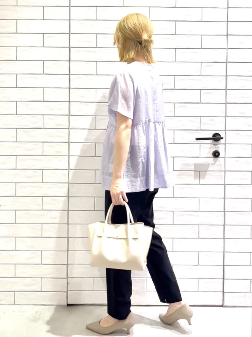 しおりさんの「OPAQUE.CLIP｜麻混シアーペプラムブラウス【洗濯機洗い可】」を使ったコーディネート