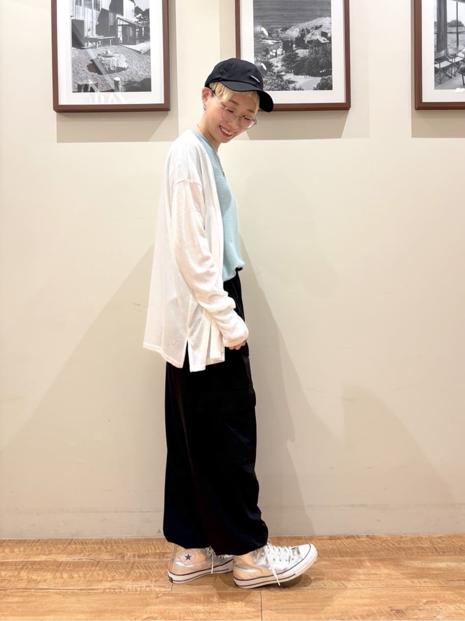 Ayumiさんの「SHOO･LA･RUE｜◆【S-LL/ひんやり/洗濯後しわになりにくい】程よいシアー感 ロゴTシャツブラウス」を使ったコーディネート