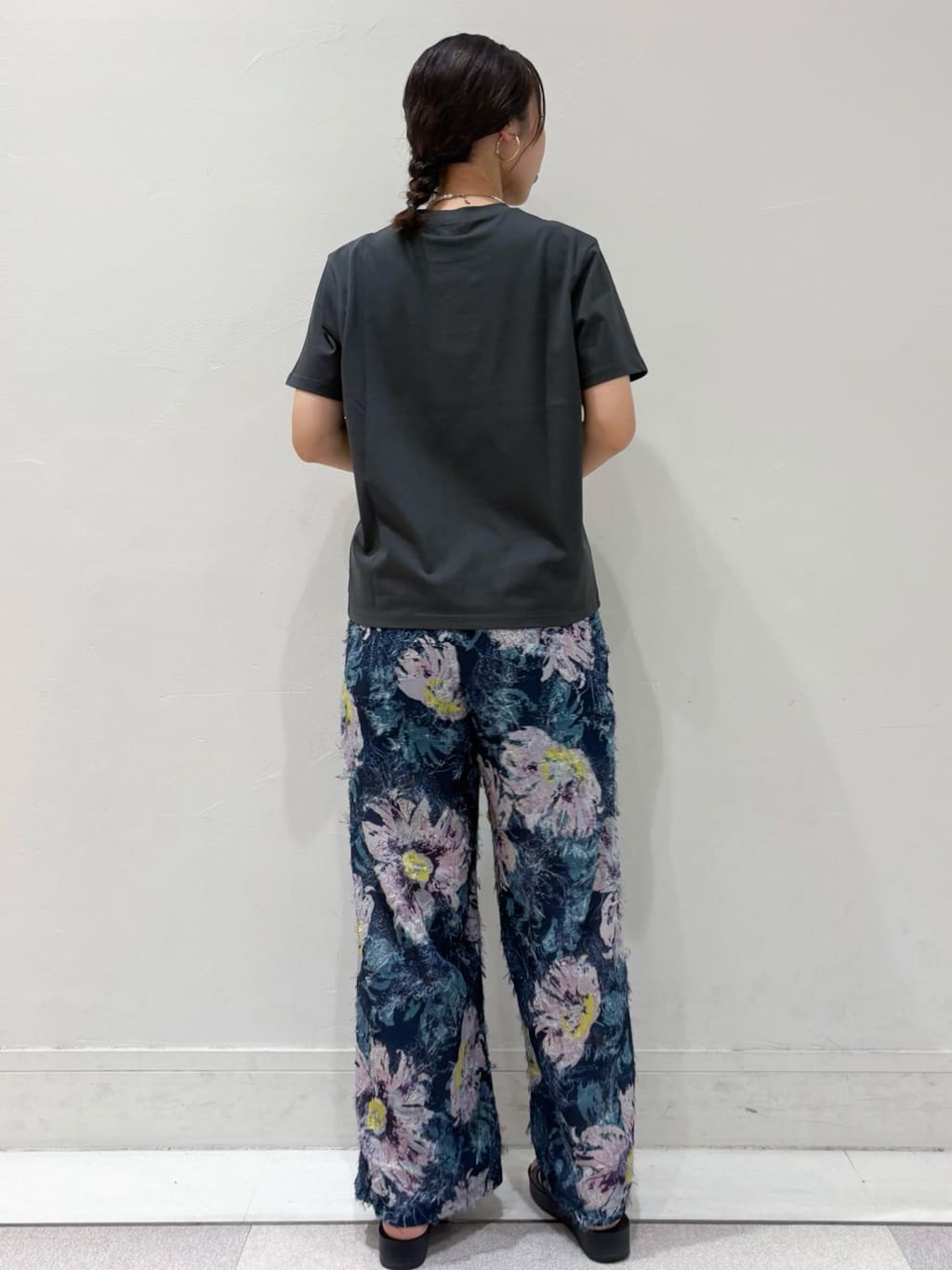 ちえさんの「OPAQUE.CLIP｜ロゴプリントTシャツ【洗濯機洗い可】」を使ったコーディネート