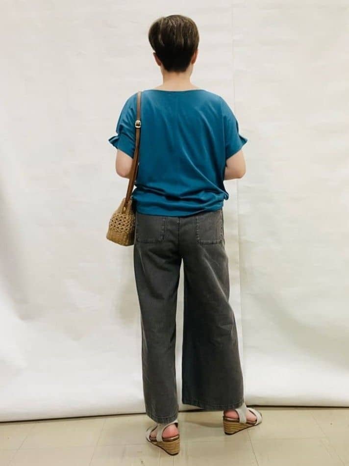 なっちゃんさんの「SHOO･LA･RUE｜【S-LL/UV/プチプラ】お袖タックで好印象 デザインTシャツ」を使ったコーディネート