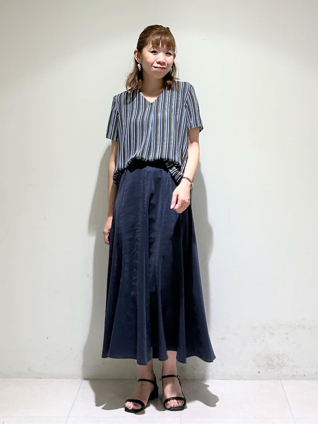 tsuyuさんの「INDIVI｜【洗える／通勤】無地＆マルチストライプ柄Vネックブラウス」を使ったコーディネート