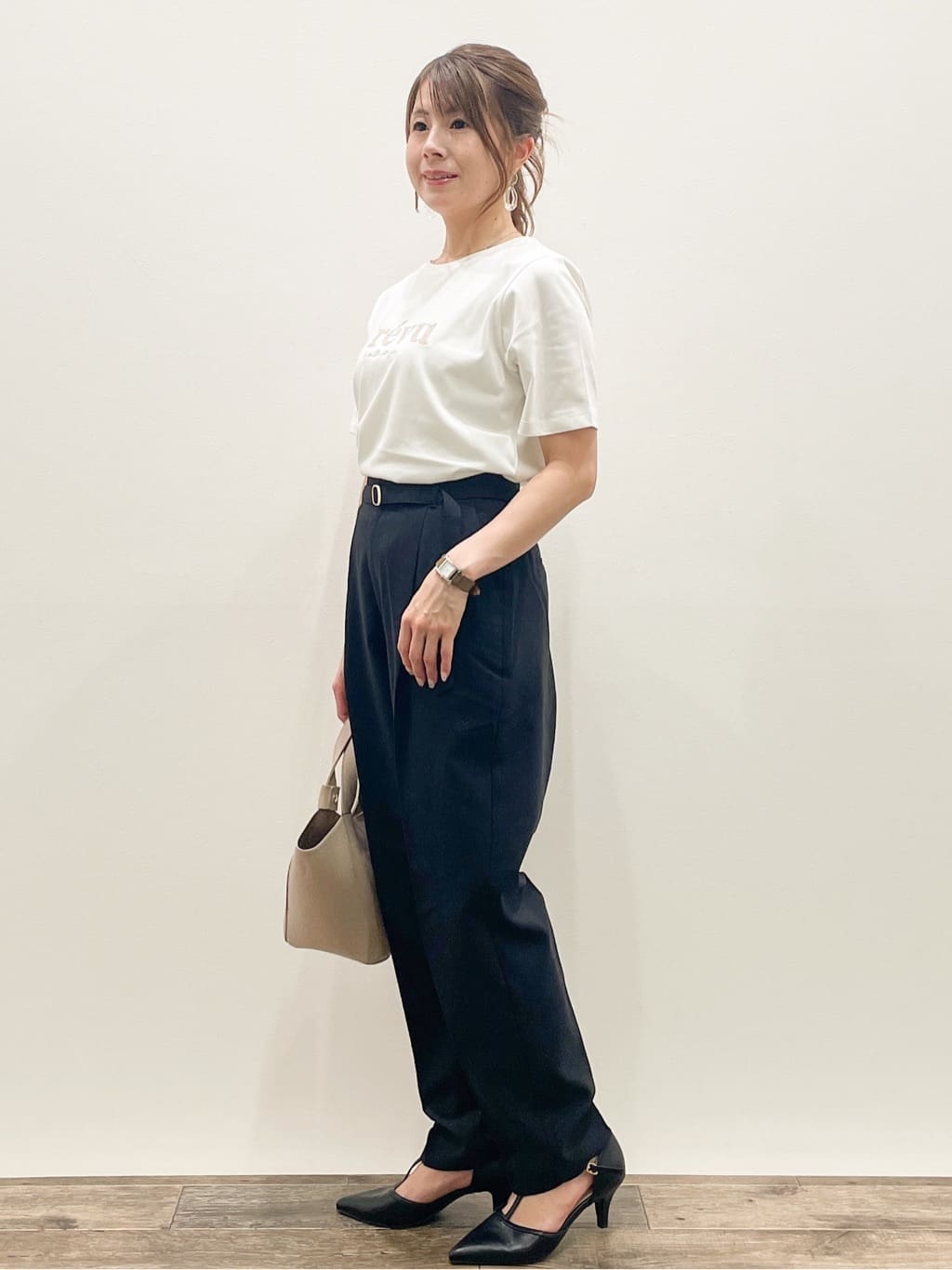 Asukaさんの「OPAQUE.CLIP｜スパンコール刺繍ロゴTシャツ【洗濯機洗い可／接触冷感／UVケア】」を使ったコーディネート